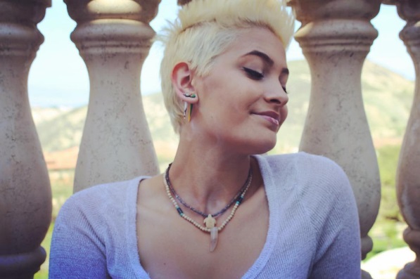 Paris Jackson rompió en llanto por el acoso en redes sociales. 