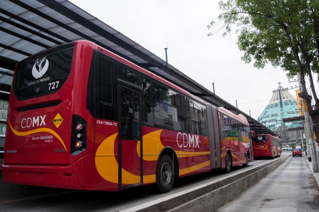 El servicio de la Línea 1 ajustó su terminal en la estación 18 de Marzo, la última a la que llegaron los autobuses.