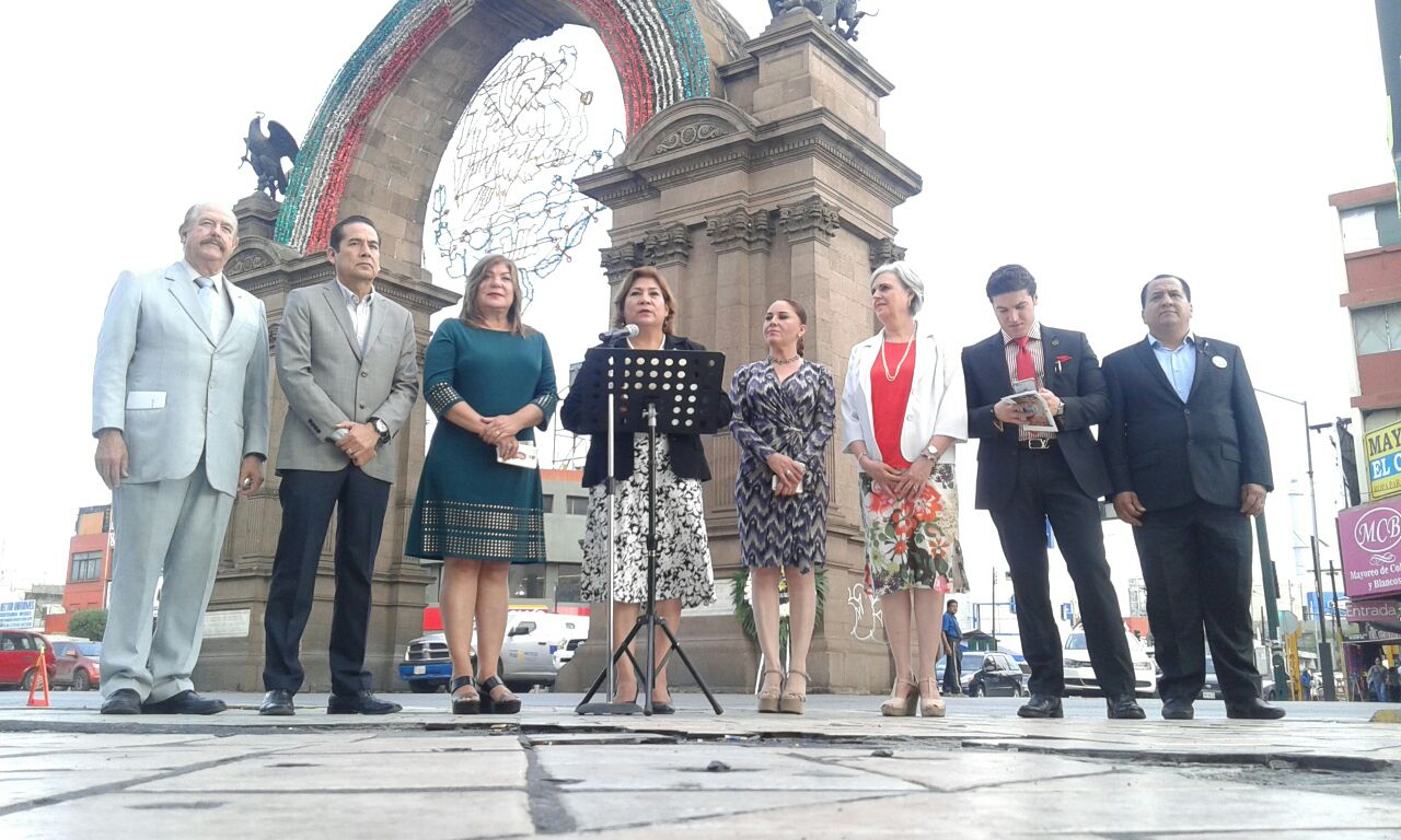 A título personal, Laura López mencionó que plantea reubicar el monumento en la Macroplaza.