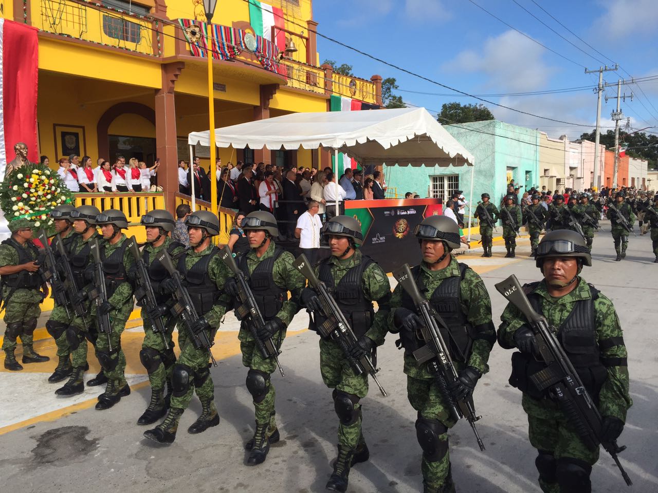 Desfile de Independencia en el municipio de Allende, Coahuila.