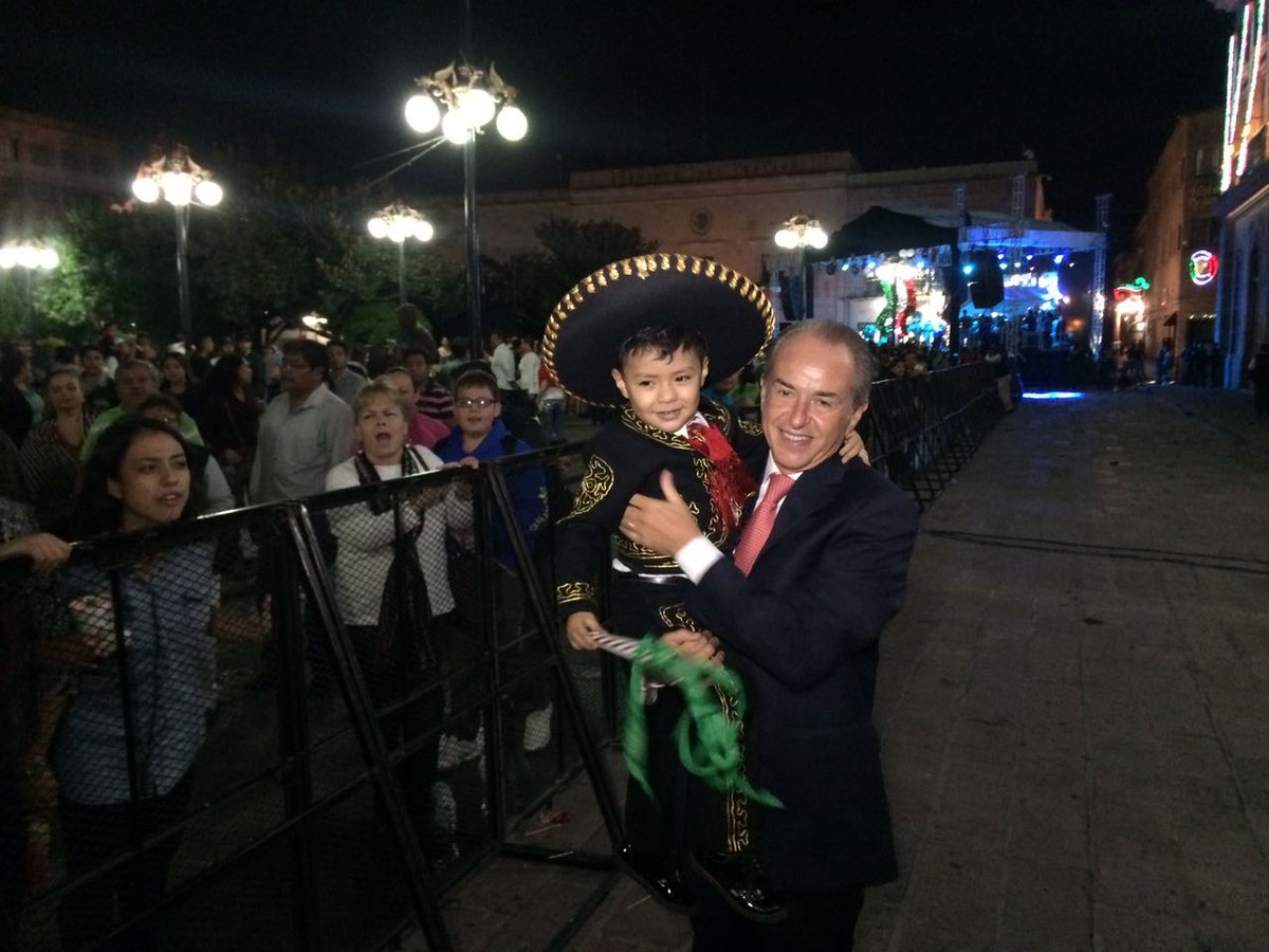 El gobernador, Juan Manuel Carreras López, agradeció a la población su participación en los festejos patrios. 