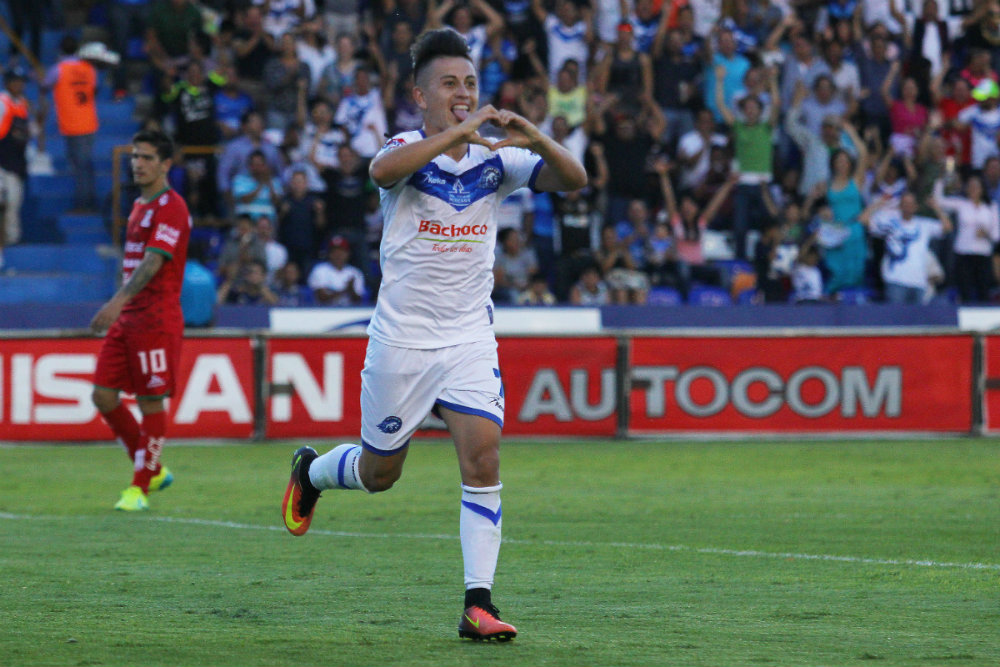 Sergio Vergara festeja su anotación en el partido ante Mineros.
