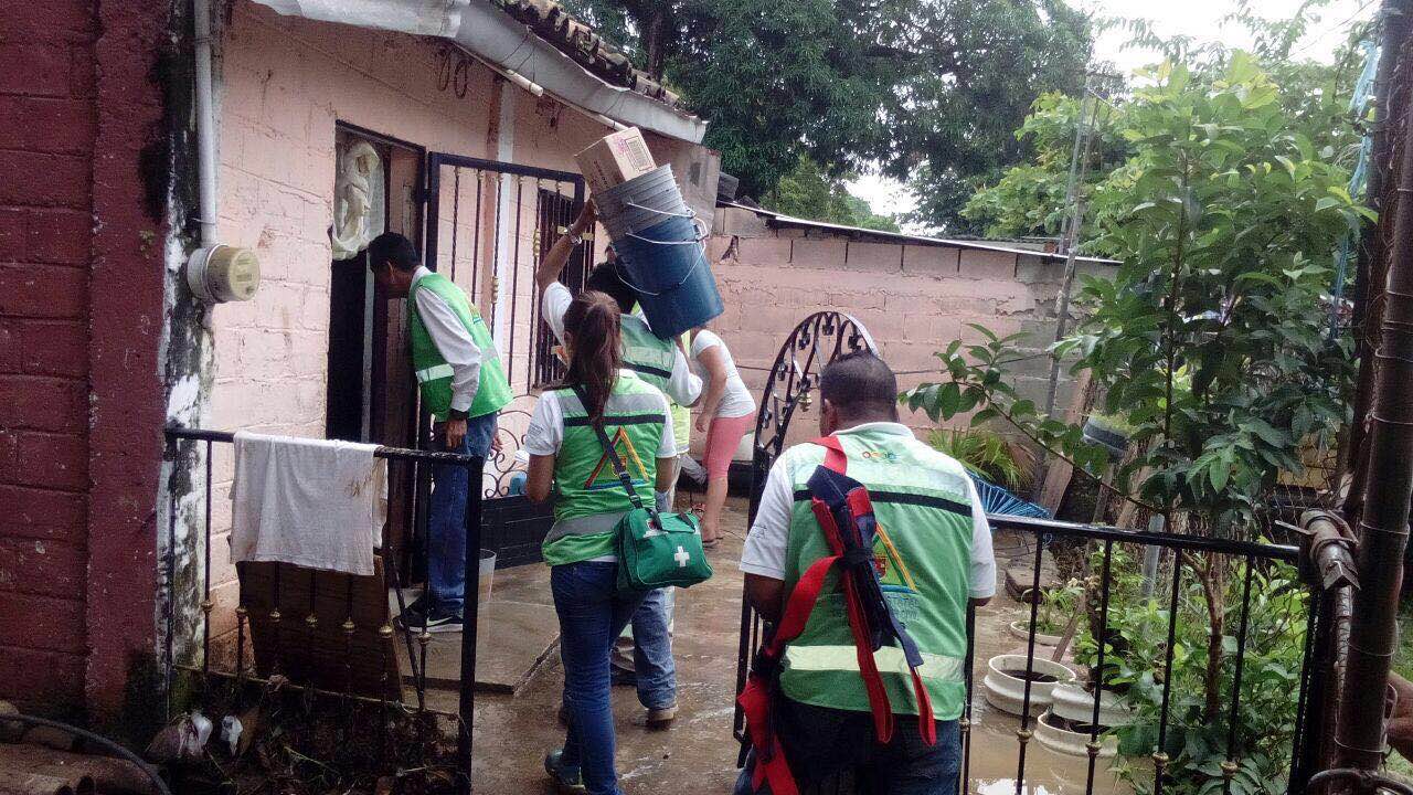 Algunas colonicas fueron desalojadas como medida preventiva por las fuertes lluvias. 