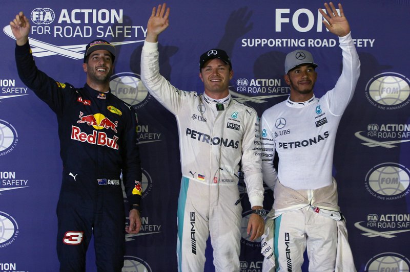 Daniel Ricciardo, el ganador Nico Rosberg y Lewis Hamilton
