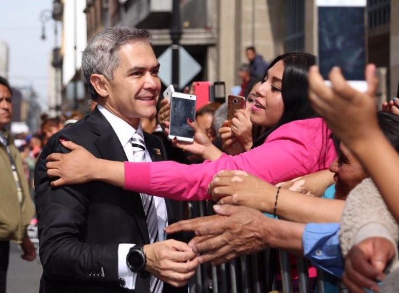 El jefe de Gobierno, Miguel Ángel Mancera, a su llegada a la ALDF.
