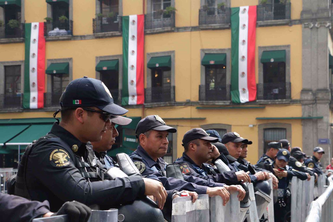 Más de mil 800 policías vigilan la zona de la ALDF. 