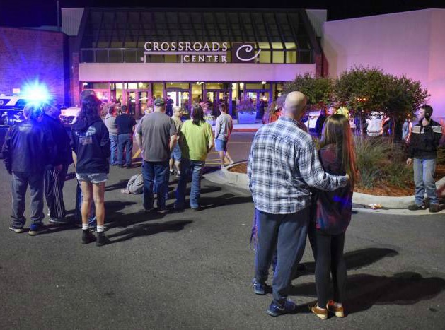 El ataque ocurrió el sábado alrededor de las 8 de la noche en el Centro Crossroads en St. Cloud, una ciudad de unas 65 mil personas