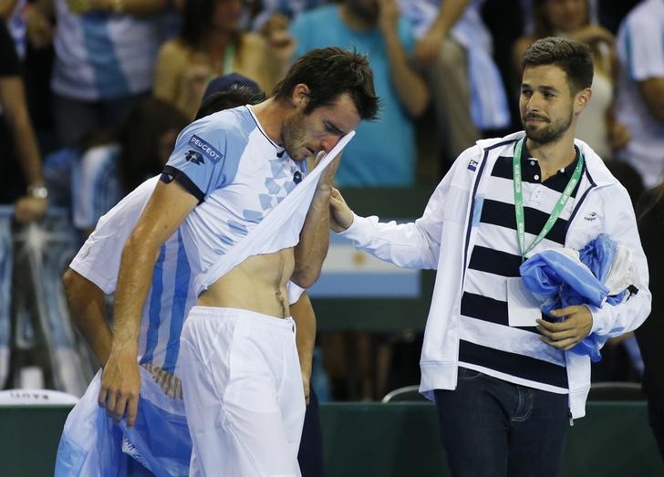 Leonardo Mayer luego de vencer a Daniel Evans en la Copa Davis.