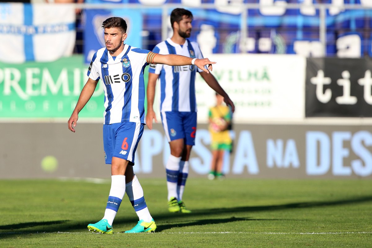 Rubén Neves inentó guiar a su equipo rumbo al triunfo