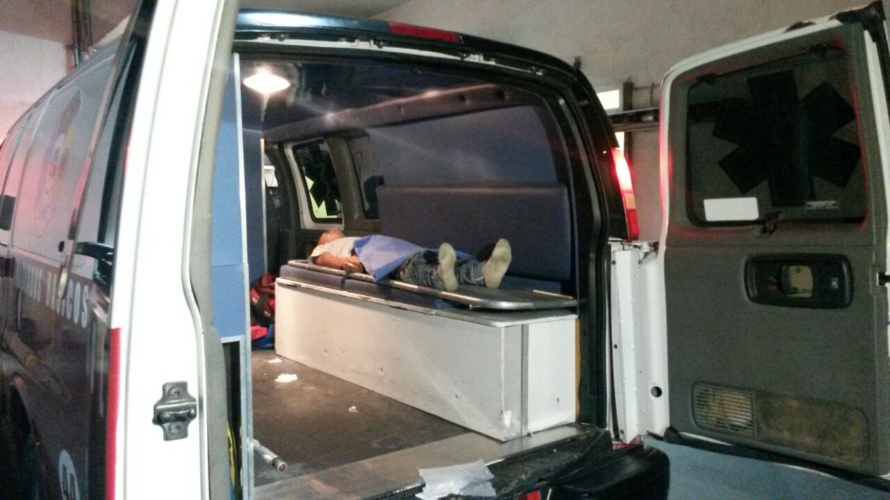 Ambos afectados fueron internados en el hospital Metropolitano.