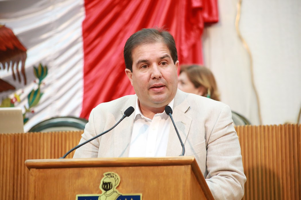 El diputado del PRI, José Luis Garza Ochoa. 