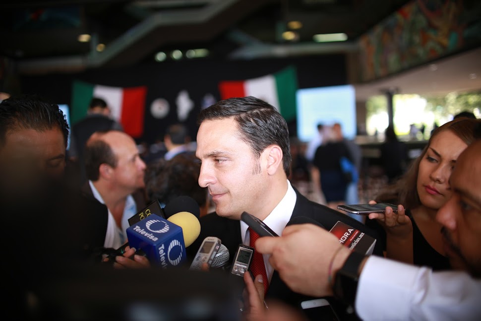 El coordinador de la bancada del PRI, Marco Antonio González Valdez, fue quien gestionó la cita con el gobernador. 