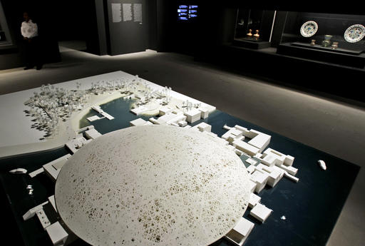 Modelo del futuro Louvre de Abu Dhabi, diseñado por el arquitecto francés Jean Nouvel