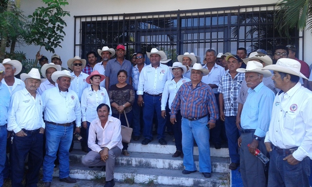 Ejidatarios se manifiestan.