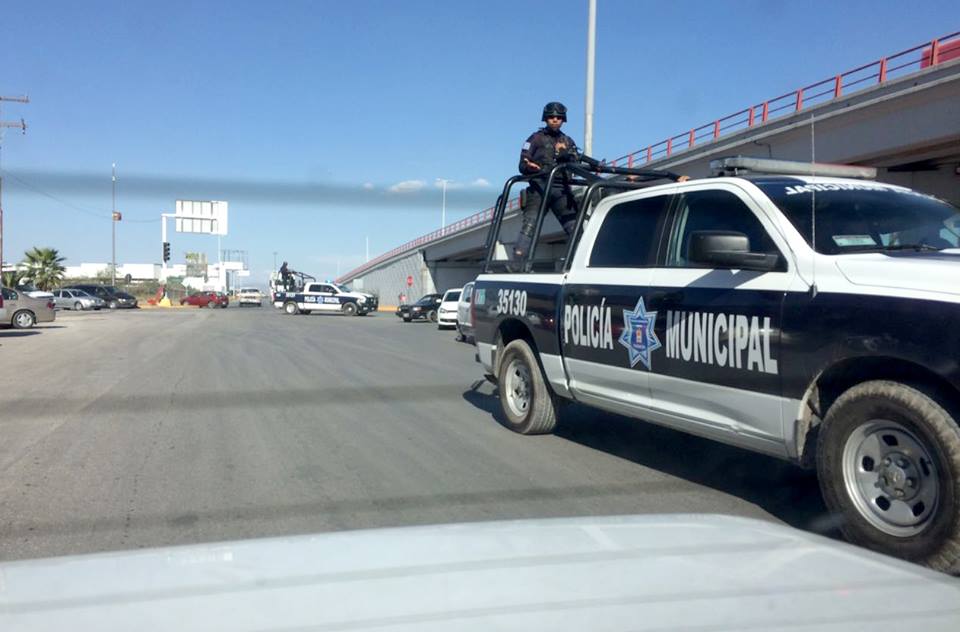 Se trata de una Ranger 2015, en color blanco con placas del Estado de Durango, cuatro puertas y una caja cromada pegada a la cabina.