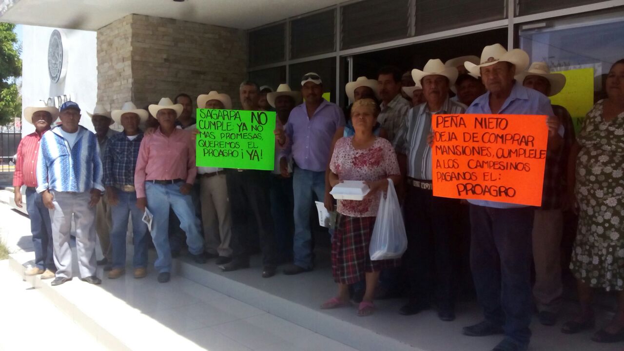 Agricultores de San Pedro tomaron las instalaciones de Sagarpa en La Laguna.