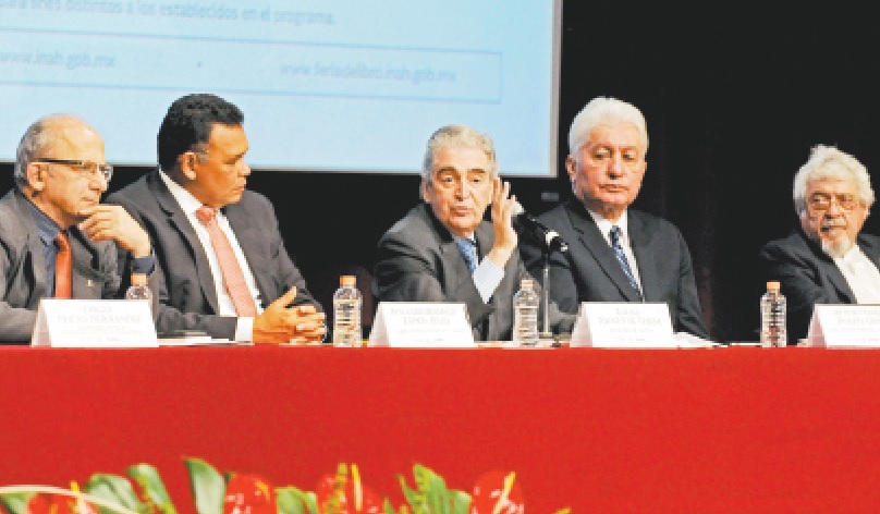 Rafael Tovar, al lado del gobernador Zapata Bello, reiteró que respetará derechos de los trabajadores del INAH.