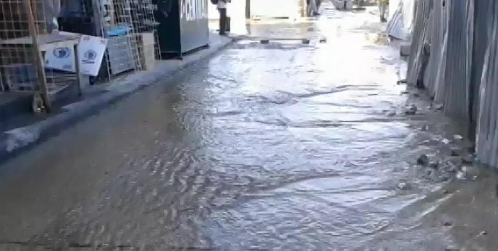 Rompen tubería de agua en obra de los mercados de Tampico