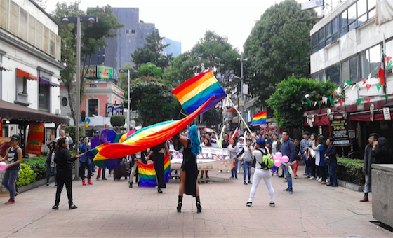 Los contingentes avanzan desde la Glorieta de los Insurgentes