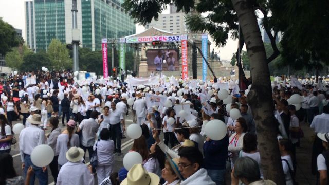 La marcha a favor de la familia tradicional llegó al Ángel de la Independencia.
