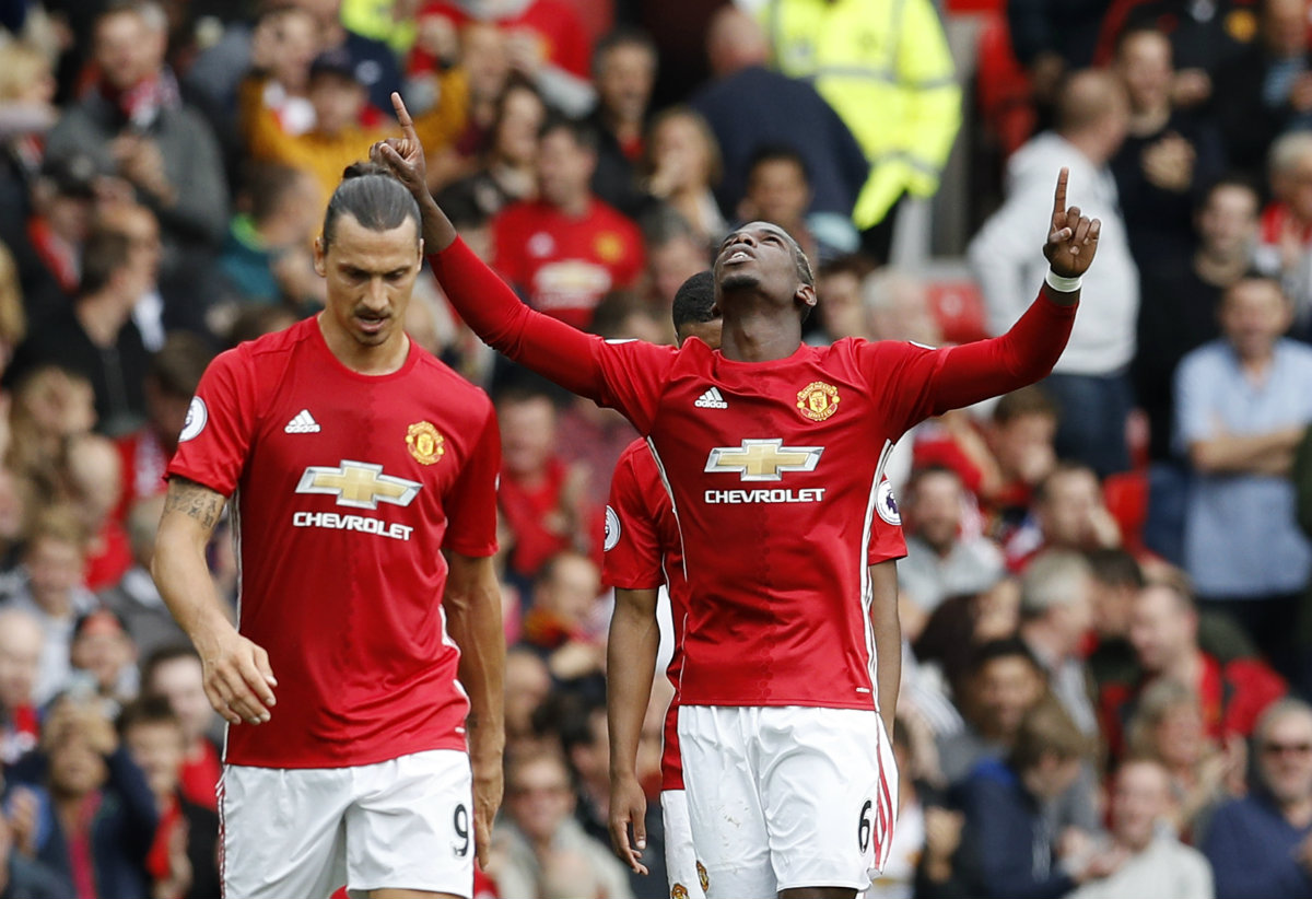 Paul Pogba festeja su anotación ante Leicester.