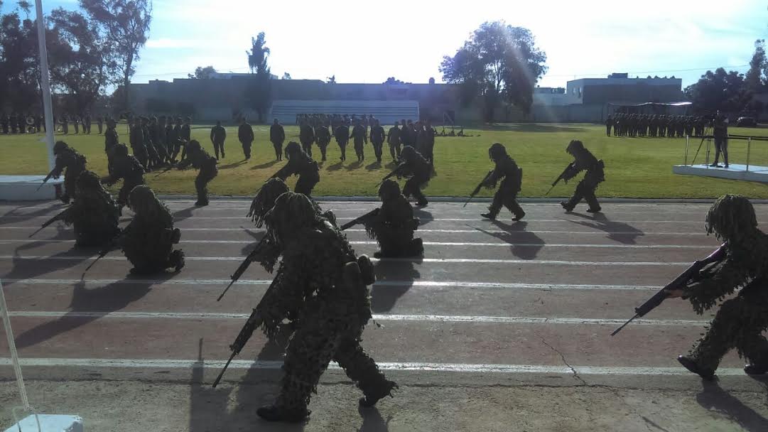 Los soldados ofrecieron una muestra de sus habilidades tras ser adiestrados en el arme y desarme del fusil en el desplazamiento en tierra y técnicas d