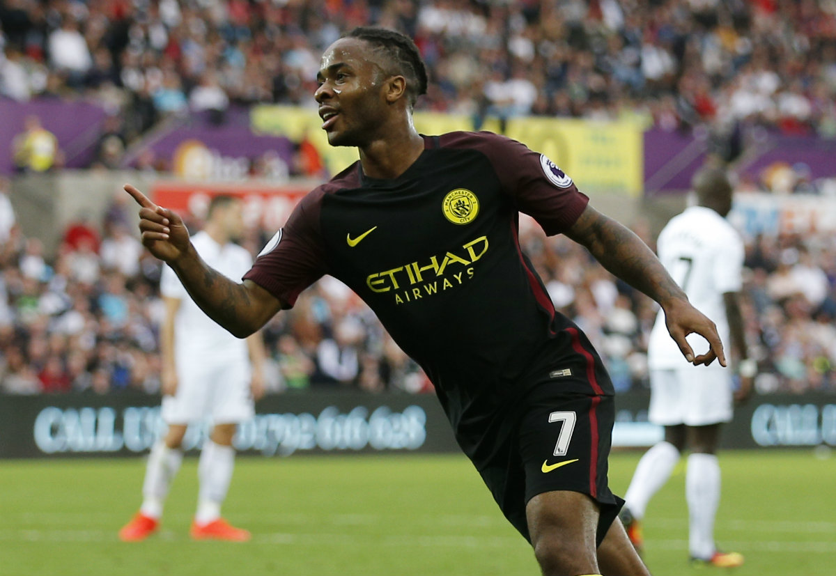 Sterling festeja su anotación ante Swansea.