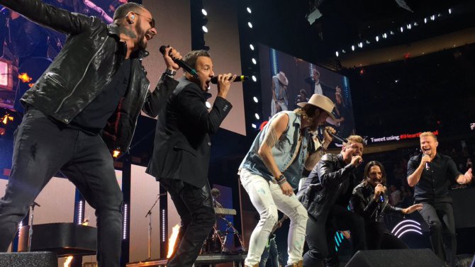 La banda presente en el iHeartRadio Music Festival. 