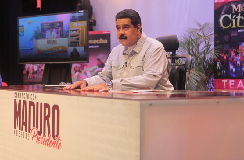 El presidente venezolano Nicolás Maduro habla durante la transmisión semanal "En contacto con Maduro".