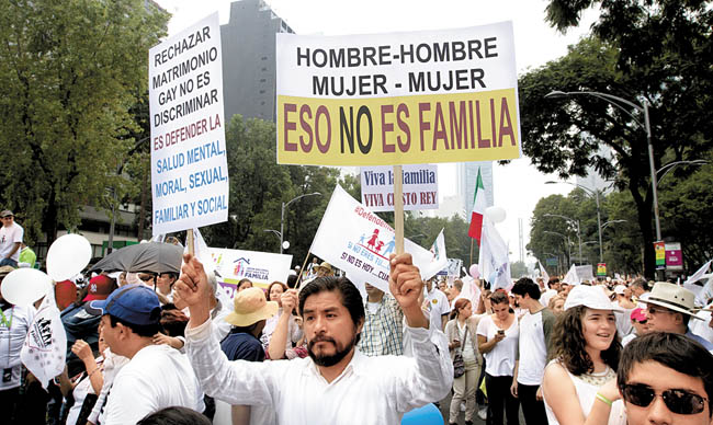 La protesta del frente salió desde el Auditorio Nacional y terminó en la Columna de la Independencia. 