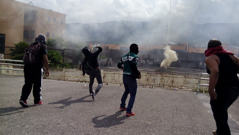 Encapuchados lanzan bombas molotov al Palacio de Gobierno de Chilpancingo.