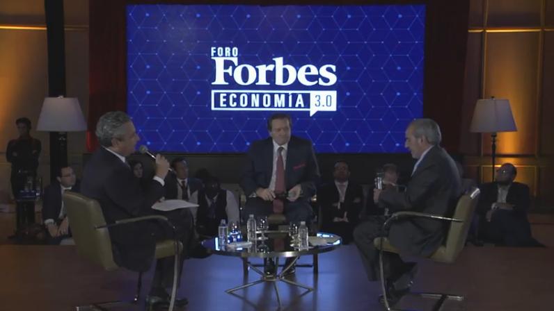 Ernesto Torres Cantú (izquierda), director general de Banamex, junto a José María Zas, presidente de American Express México, y Enrique Zorrilla, pres
