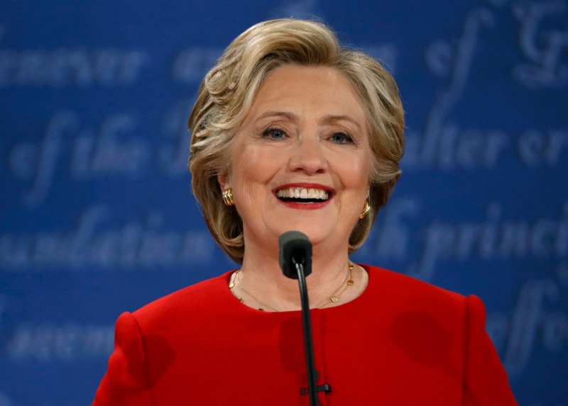 Hillary se vió más segura durante el encuentro, según los primeros reportes de especialistas.
