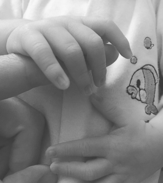 Con esta foto, Alfonso Herrera reveló que ya es papá
