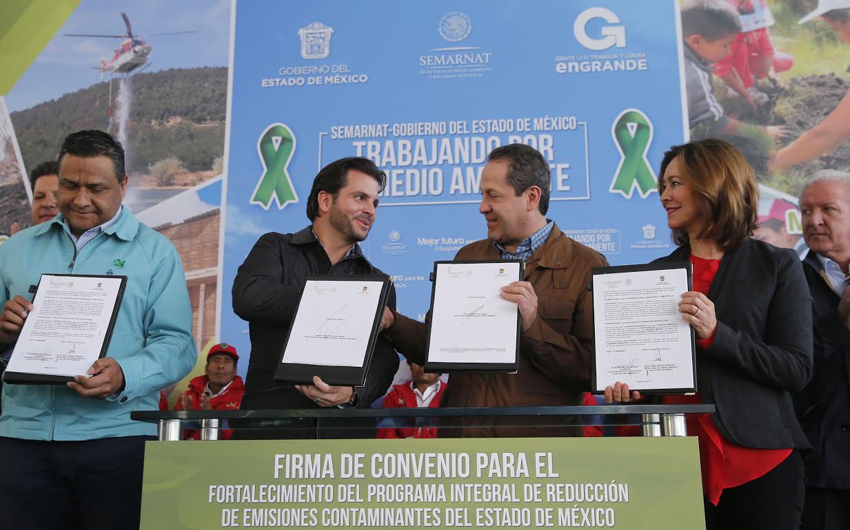 El secretario del Medio Ambiente y el gobernador del Estado de México. 