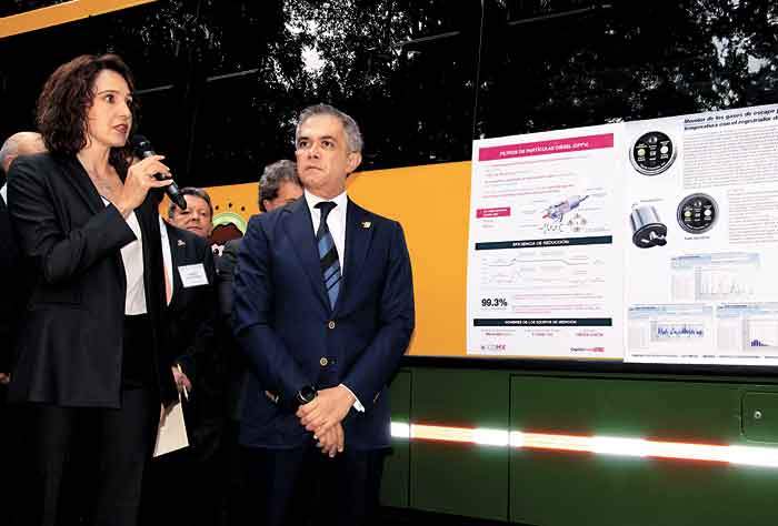El jefe de Gobierno dijo que las unidades que instalen el filtro exentarán el Hoy No Circula.