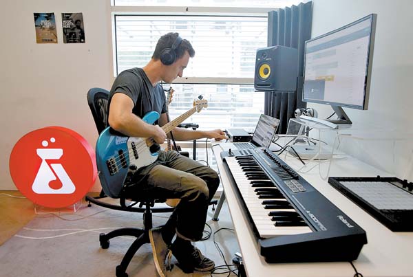 El sitio permite a los artistas colaborar en la composición de canciones.