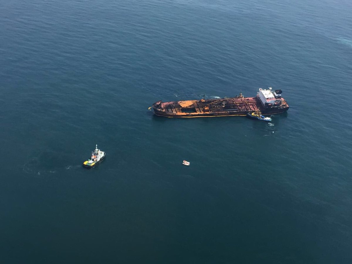 Sobrevuelo al mar de Veracruz, tras incendio en el buque Burgos. 