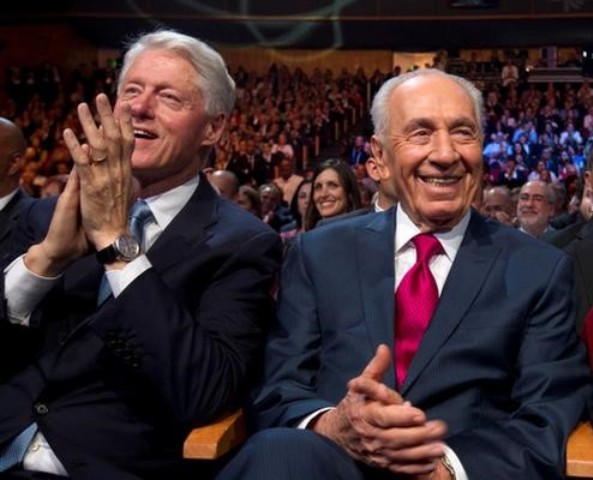 El ex presidente de Estados Unidos, Bill Clinton, y Shimon Peres.