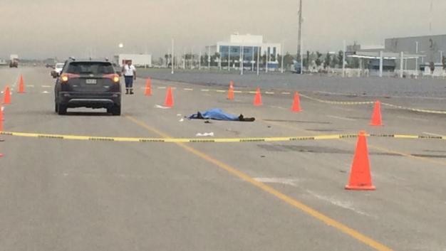 Tras el accidente, las ambulancias de la empresa Kia salieron a brindarle la atención al joven; sin embargo, ya había fallecido.