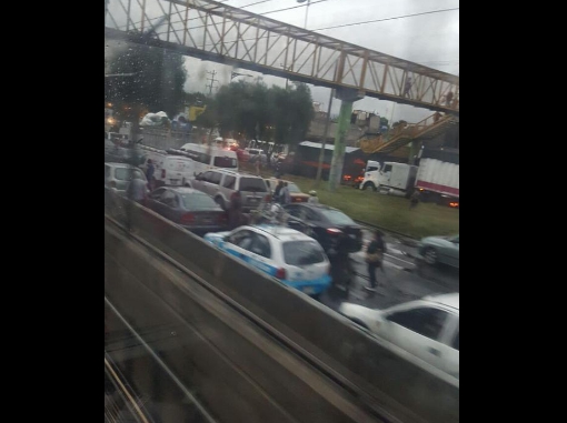 Hubo fuertes asentamientos vehiculares desde Panitlám a Santa Marta.