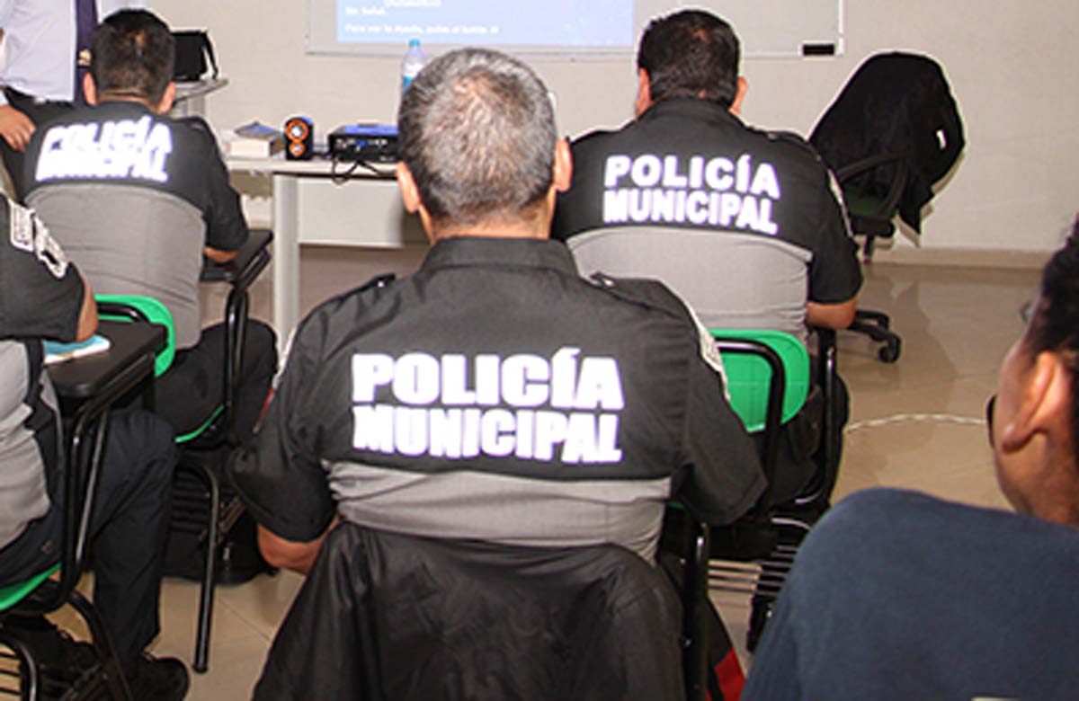 Losobligan a estar en la comisaría hasta el mediodía.
