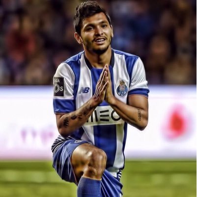  Lamentándose de una jugada con el Porto 