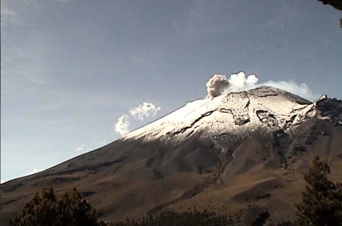 El volcán de Colima esta mañana.