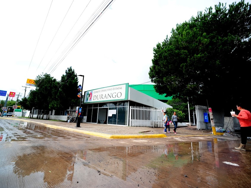 Enrique Ochoa Reza, Presidente Nacional del PRI, canceló su visita a Durango debido a la contingencia ambiental.