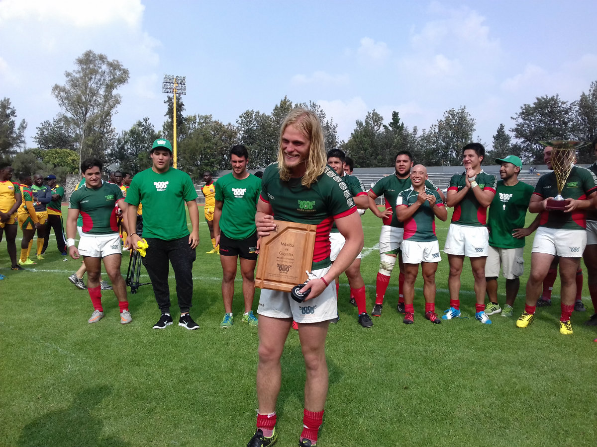 Gonzalo Pons fue reconocido al final del partido