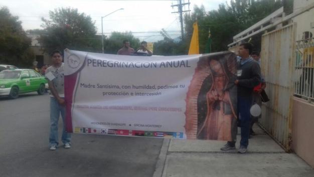 La peregrinación inició en las calles Sonora y Castelar, en la colonia Nuevo Repueblo.
