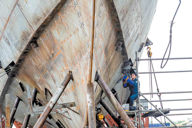 Trabajo en el casco de un buque.