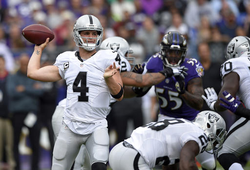 Carr encabeza la victoria de los Raiders