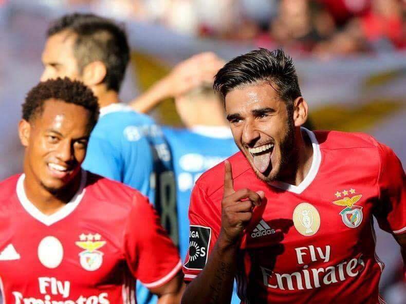 Eduardo Salvio festeja su anotación 